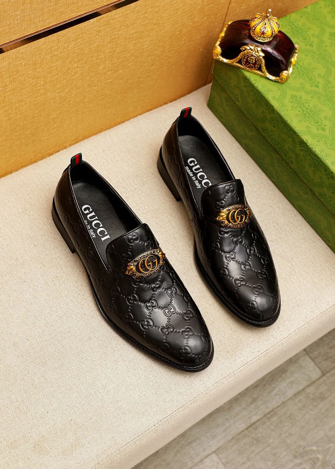 Men's shoes 💰400 💐 Product trademark: GUCCI "Gucci" casual leather shoes Regular size: 39-44 (38.45.46🉑️Customized) Product materials: Selected imported first-layer calfskin embossed upper + original hardware buckle, imported 🐑 sheepskin lining. Strong three-dimensional visual effect, combined outsole Color: 1⃣️color optional